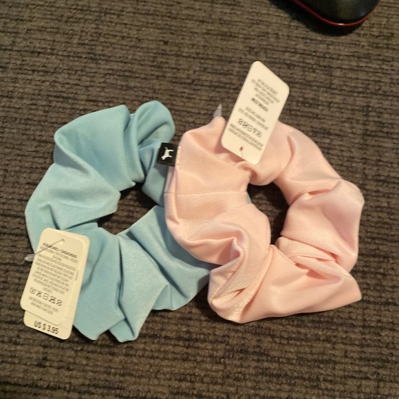 PINK Victoria's Secret Other - NWT Victoria’s Secret Pink hair scrunches
